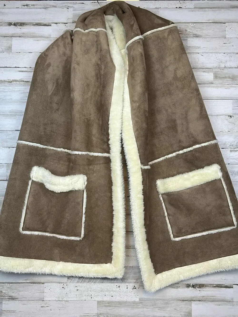 Vintage Mendlos Fashions Faux Suede Sherpa Scarf Wrap Shawl Tan Beige Pockets